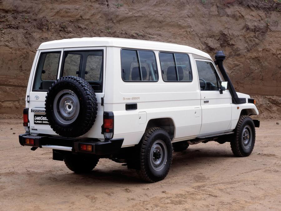  Toyota Land Cruiser 70 Troop Carrier 1999 года  (фото 13 из 14)